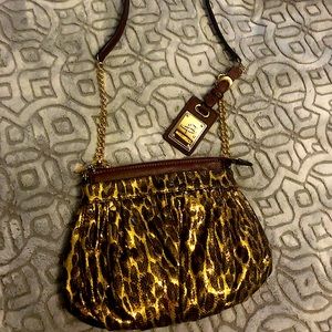 B. makowsky cross body purse
